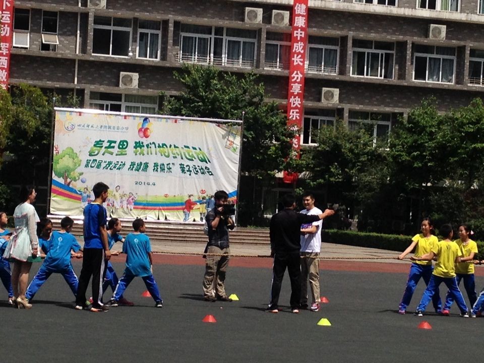 热烈祝贺四川师大附属圣菲小学阳光体育录制工作圆满结束